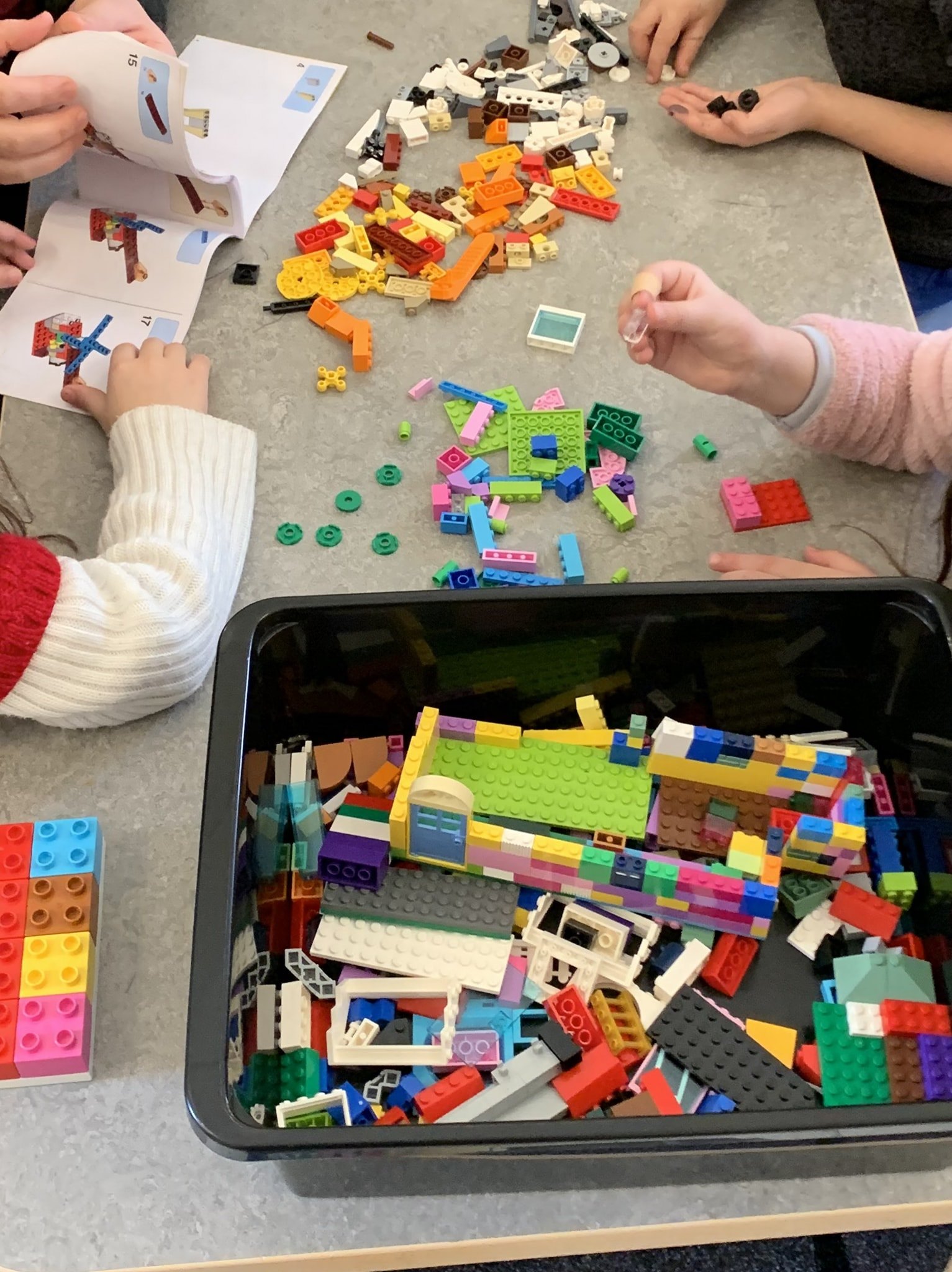 Följa instruktioner med Lego